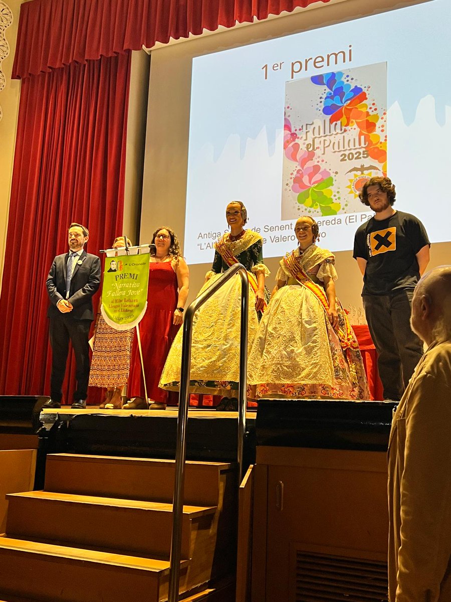 📣 La Gala dels premis del Casal Bernat i Baldoví reivindica la llibertat d'utilisar en naturalitat la Llengua Valenciana

🔥Lo Rat Penat va estar present en la XII Edició dels Premis Bernat i Baldoví, un acte ple d'emoció i reivindicació, que va posar en valor l'esforç de tantes