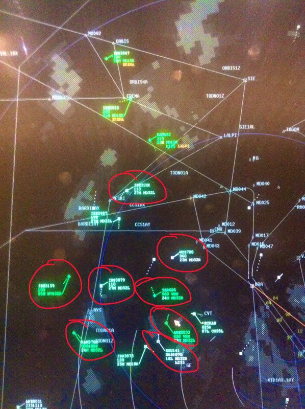 <a href="/BobExpatbob/">Bob AW</a> No podemos tenerlo todo. Se trabaja xa minimizar el caos si algo trastoca el flujo de tráfico, sea un bloqueo de pista, windshear, etc. Lo importante es poder dar respuesta inmediata a la incidencia con seguridad. En la foto 8 frustradas en Barajas por viento en cola. No problem.