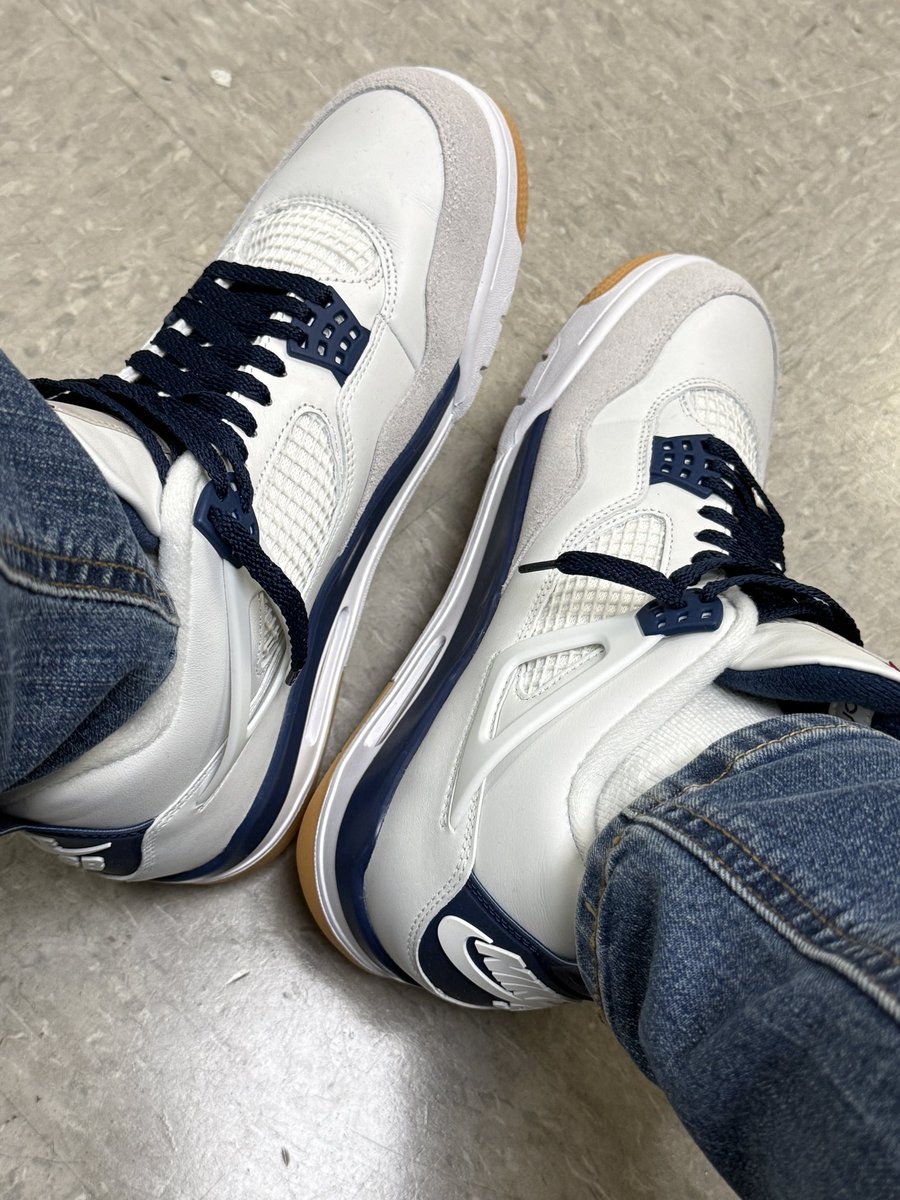 Askyomomma1's tweet image. My Tuesday #KOTD
LACE SWAP BABY!! #Retro4 #NikeSB
Navy w/ Navy laces!! If u know u know!!