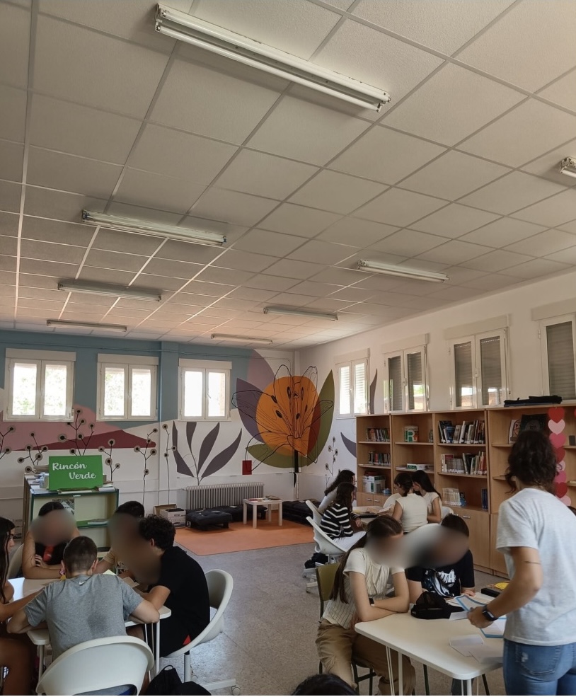 El pasado jueves 29 recibimos con mucha ilusión a nuestros compañeros del @eulogioies y preparamos un montón de actividades en inglés por el instituto.
Un día genial para aprender, compartir y seguir creciendo juntos en la Sección Bilingüe. 
#SecciónBilingüe #JornadaBilingüe