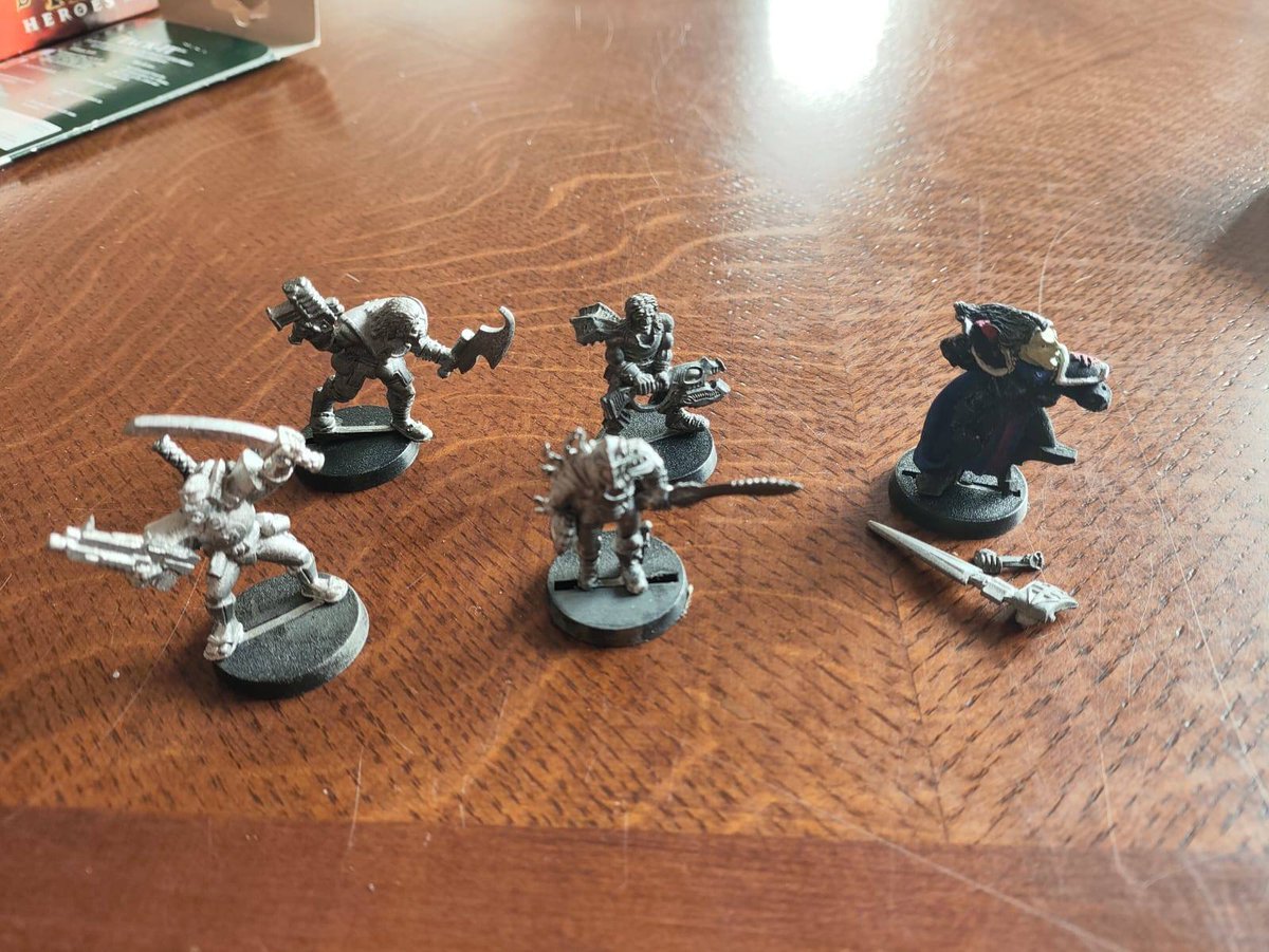 Well, in my latest loot, I found some Warzone miniatures. I don't know what that is but I have some of the models now. Looks cool tbh. I will think what will I do with them.