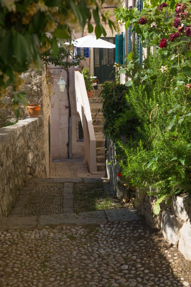 Away from the mainstream bustle. Hidden corners of Dubrovnik. Away from the crowds - Stayeva street.
#dubrovnik #dubrovnikoldtown #vacation #Croatia #Travel #streetphotography