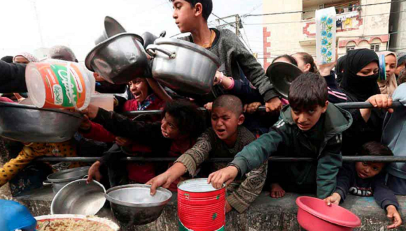 Según las autoridades sanitarias gazatíes, el 1 de junio fueron abatidas 32 personas; el 2 de junio, tres; y hoy 27, todas ellas buscaban arribar al centro de distribución de comida. Además, los heridos son numerosos y muchos ellos se encuentran graves.
cubadebate.cu/noticias/2025/…