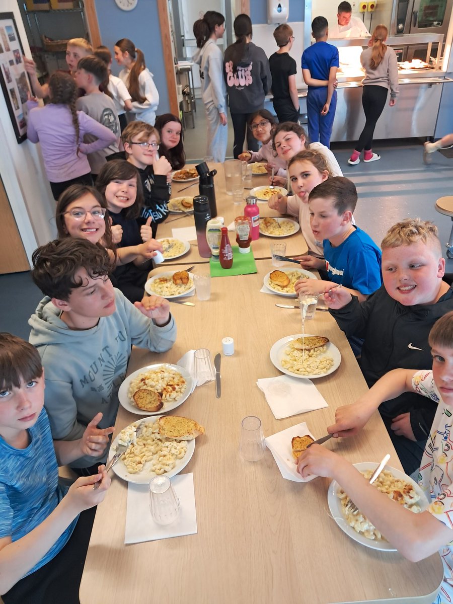 glebeps's tweet photo. Spaghetti bolognese or Macaroni 'n' Cheese? What would you choose? ๐คโค๏ธ We (staff) had half and half ๐คซ๐คซ๐คซ... don't tell the kids ๐คฃ #dinnertime #glebies https://t.co/Ps1oTc4KVb
