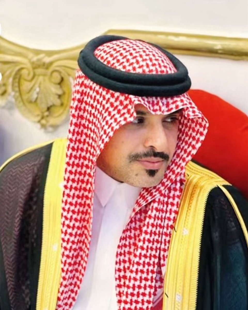 يهنئ مركز #شعف_بلقرن :
- الأستاذ/ فيصل بن صالح ال حلوش القرني 
وذلك بمناسبة حصوله على درجة الماجستير في تخصص تقنيات التعليم من جامعة الملك عبدالعزيز مع مرتبة الشرف سائلين الله له التوفيق 🌹.