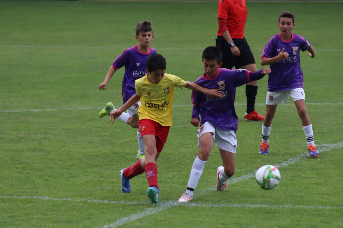 TROFEO PLASPISA 

El Alevín A cae derrotado 3-4 ante el Palencia C.F A en la semifinal del Trofeo PlasPisa.