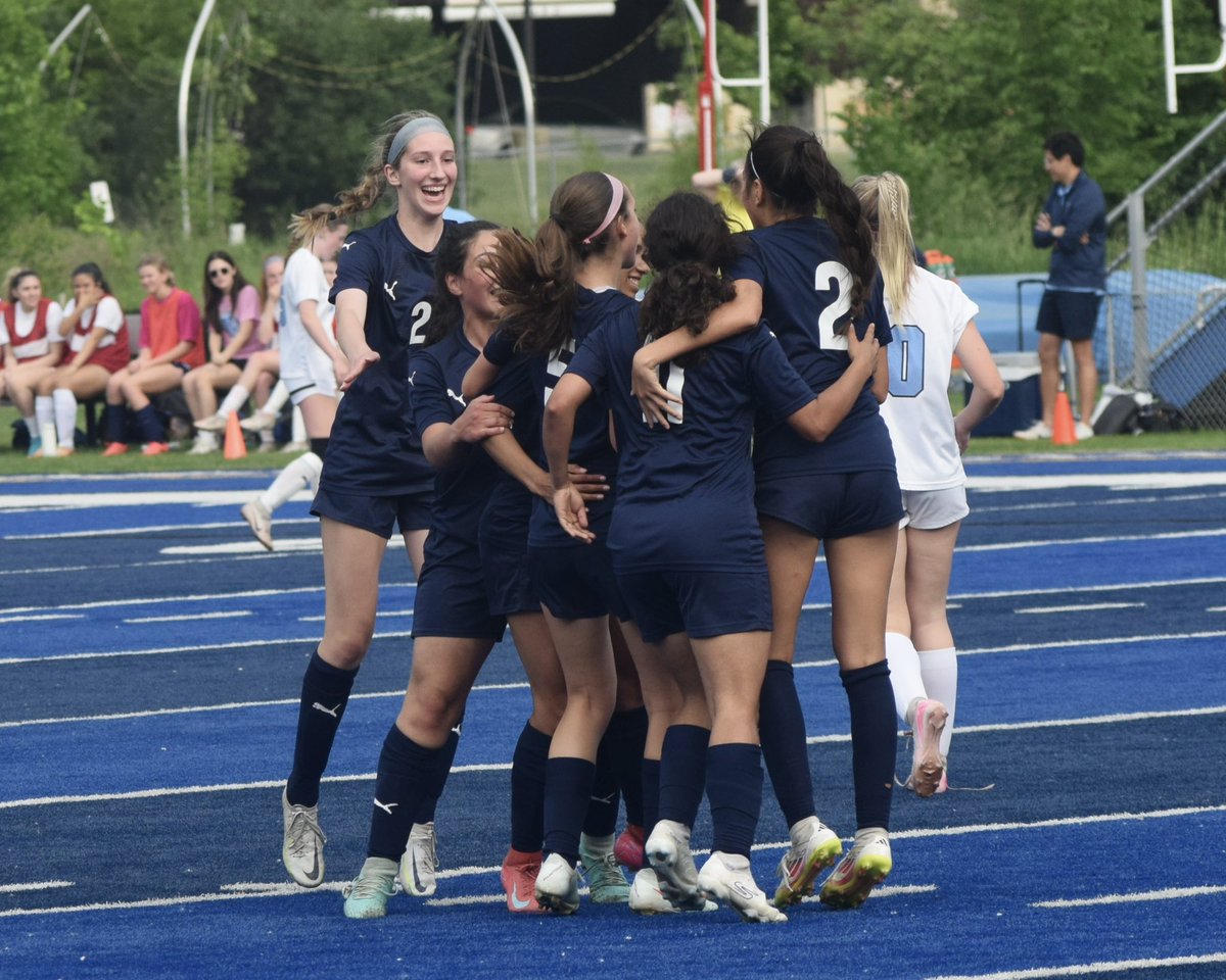 BNHSSports's tweet image. A goal from Haylee Gallas to go up 1 early, but in the end couldn’t hold of Nazareth. A historic season for the Soccer program as they get their first ever Sectional title and competed hard tonight in the Super-Sectional losing 2-1. We are SO PROUD of this team!! #RollThunder