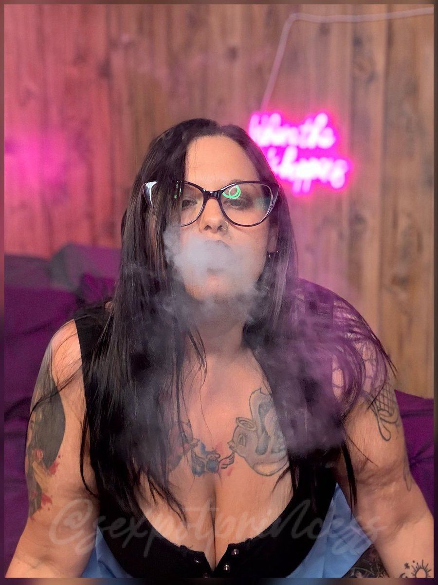 SexpotprincessS's tweet photo. Would you have a smoke sesh with me? 
#stonerbabe #contentgirly #southernchick #brunette #glasses #inkedMilf #letsgethigh https://t.co/Nc5mxjRFMA