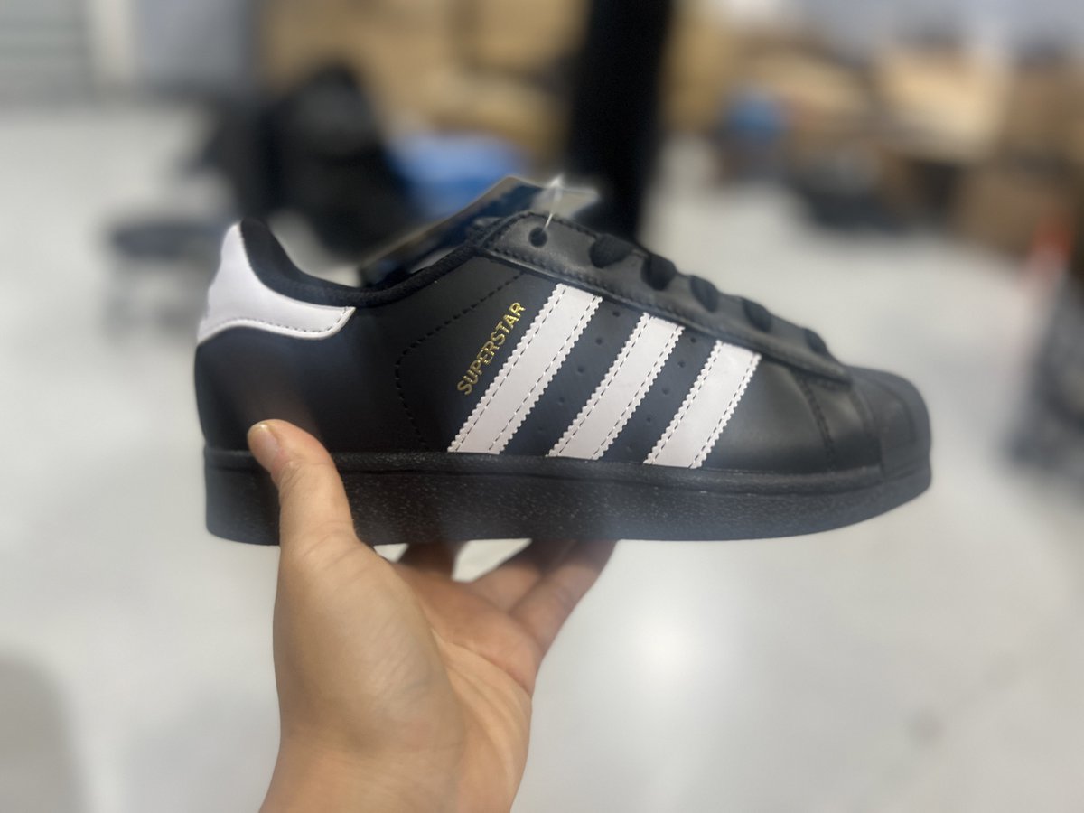 SayGuide's tweet photo. 保质保量稳定输出中 ❤️微信：adxxx369 获取相册查看更多鞋款细节 #LV_Bag #莆田 #Gucci #穿搭 #oTDD #Airjordan4 https://t.co/GjM5K6Srb1