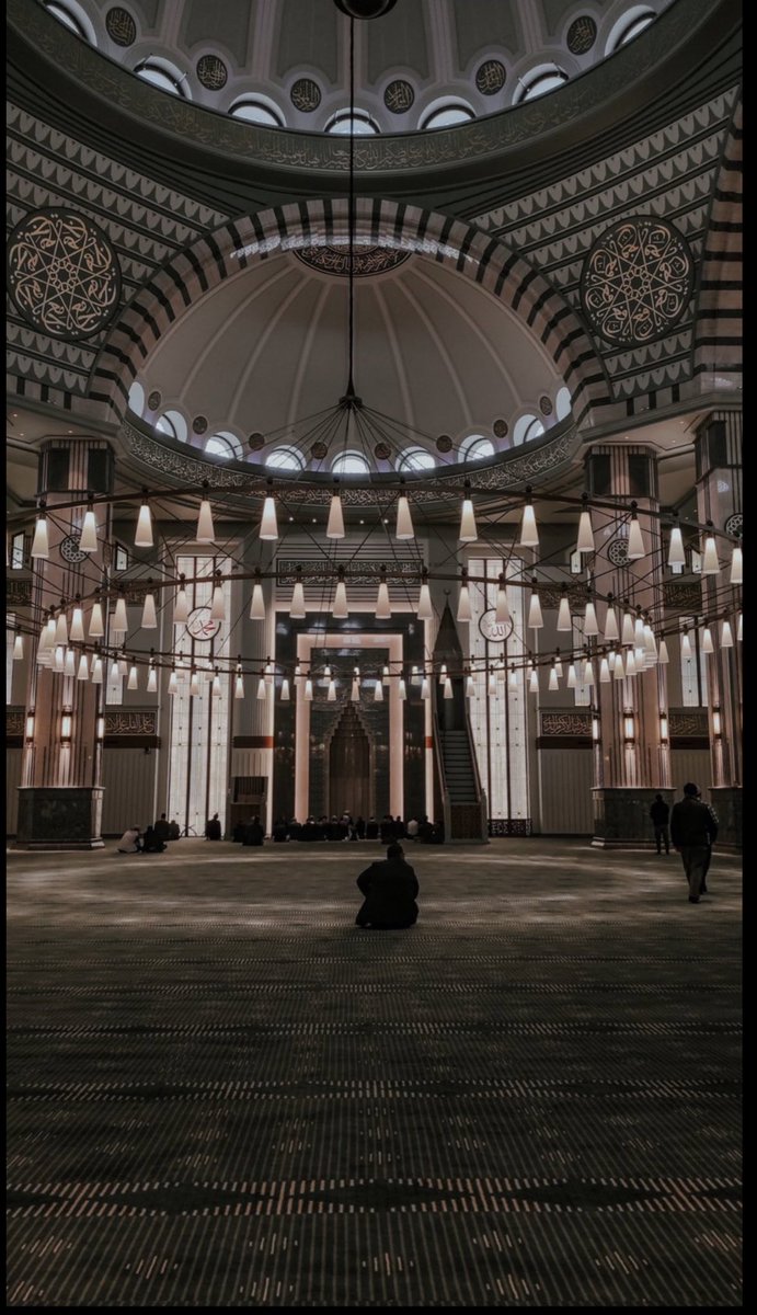 رَجوتك يالله فِي هَذه العَشر                                                       أنْ تصلِح حالي  وتؤتي سُؤَلِي وتَكُون مَالِي وتِكَالِي وتَوفَنِي إِليك وقد غَفَرت ذَنْبِي