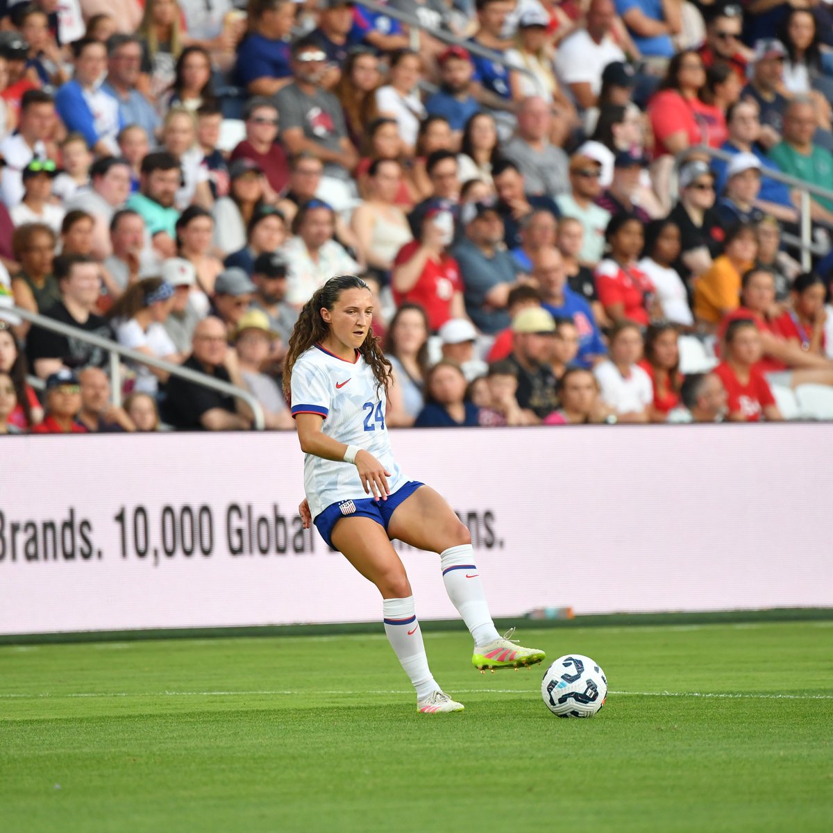 U.S. Women's National Soccer Team (@uswnt) on Twitter photo Red, White, & Bello 🇺🇸
<a href="/AbelloKerry/">Kerry Abello</a> makes her debut and gets her first start for the #USWNT ✨ Red, White, & Bello 🇺🇸
<a href="/AbelloKerry/">Kerry Abello</a> makes her debut and gets her first start for the #USWNT ✨