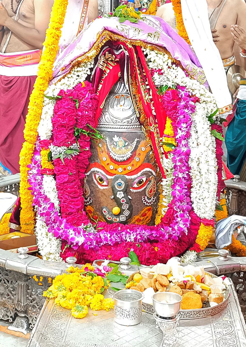 mahender Lakhera (@lakheramahender) on Twitter photo 🙏जय श्री महाकाल जी 🙏
   श्री महाकालेश्वर ज्योतिर्लिंग 
 आज की भस्म आरती श्रृंगार दर्शन
 🌹 4 जून 2025 (बुधवार)🌹
           🌸🌺🙏🌿💐 🙏जय श्री महाकाल जी 🙏
   श्री महाकालेश्वर ज्योतिर्लिंग 
 आज की भस्म आरती श्रृंगार दर्शन
 🌹 4 जून 2025 (बुधवार)🌹
           🌸🌺🙏🌿💐