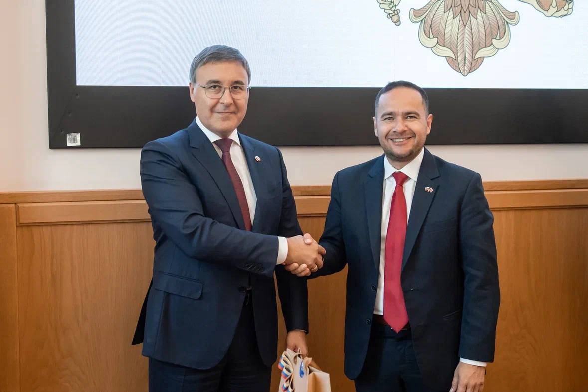 🇷🇺🤝🇻🇪 Se celebró una reunión entre el Ministro de Ciencia y Educación Superior de Rusia, Valeri Falkov con el Ministro para la Educación Universitaria de Venezuela, Ricardo Sánchez 

Destacaron la importancia del desarrollo de la cooperación en el ámbito de ciencia y educación