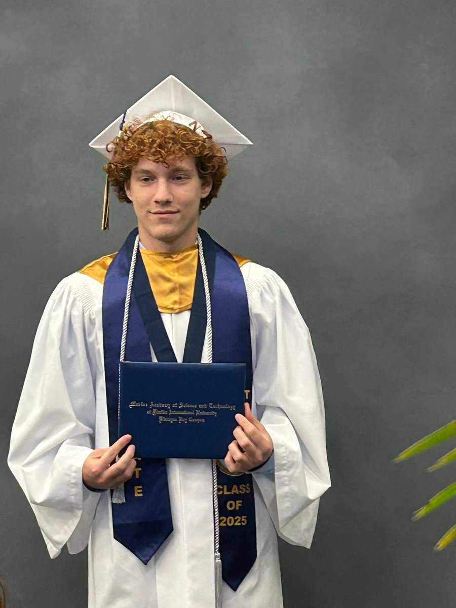 SuptDotres's tweet image. Celebrating the incomparable #Classof2025 at @mastfiubbc! Your outstanding scholarly and scientific accomplishments are truly commendable. Wishing you all the very best as you pursue your aspirations and dreams. #MDCPSGrad #Alumni305 #YourBestChoiceMDCPS