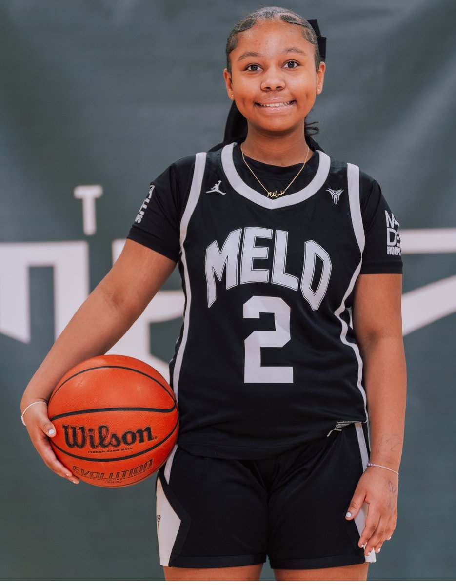 A taste of talent. Athletic G 2031 Na’Leah Quarles from Maryland has the heart and willpower needed to succeed on-and-off the basketball court. Books and basketball combined gives her a competitive edge as a starting player with Team Melo Junior Nike EYBL. MiddleSchoolElite.com