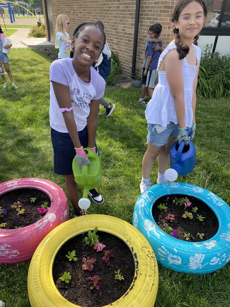 Say hello to our new recycled planters! 😍 We can’t wait to see all our plants grow!! 🌱 #NWGardenClub #BeEvergreen