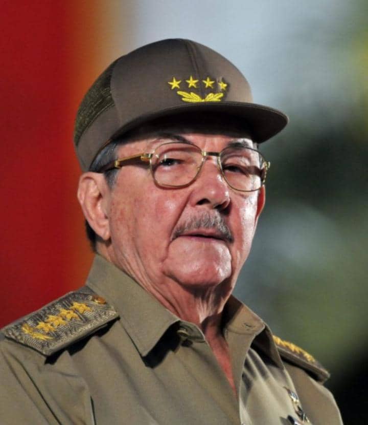 En este día tan especial, recordamos el compromiso inquebrantable de Raúl Castro con nuestra revolución. Su visión y determinación han sido fundamentales para enfrentar los desafíos de nuestra historia. ¡Feliz cumpleaños! 🎂 #HolguínSí #HonorHolguinero