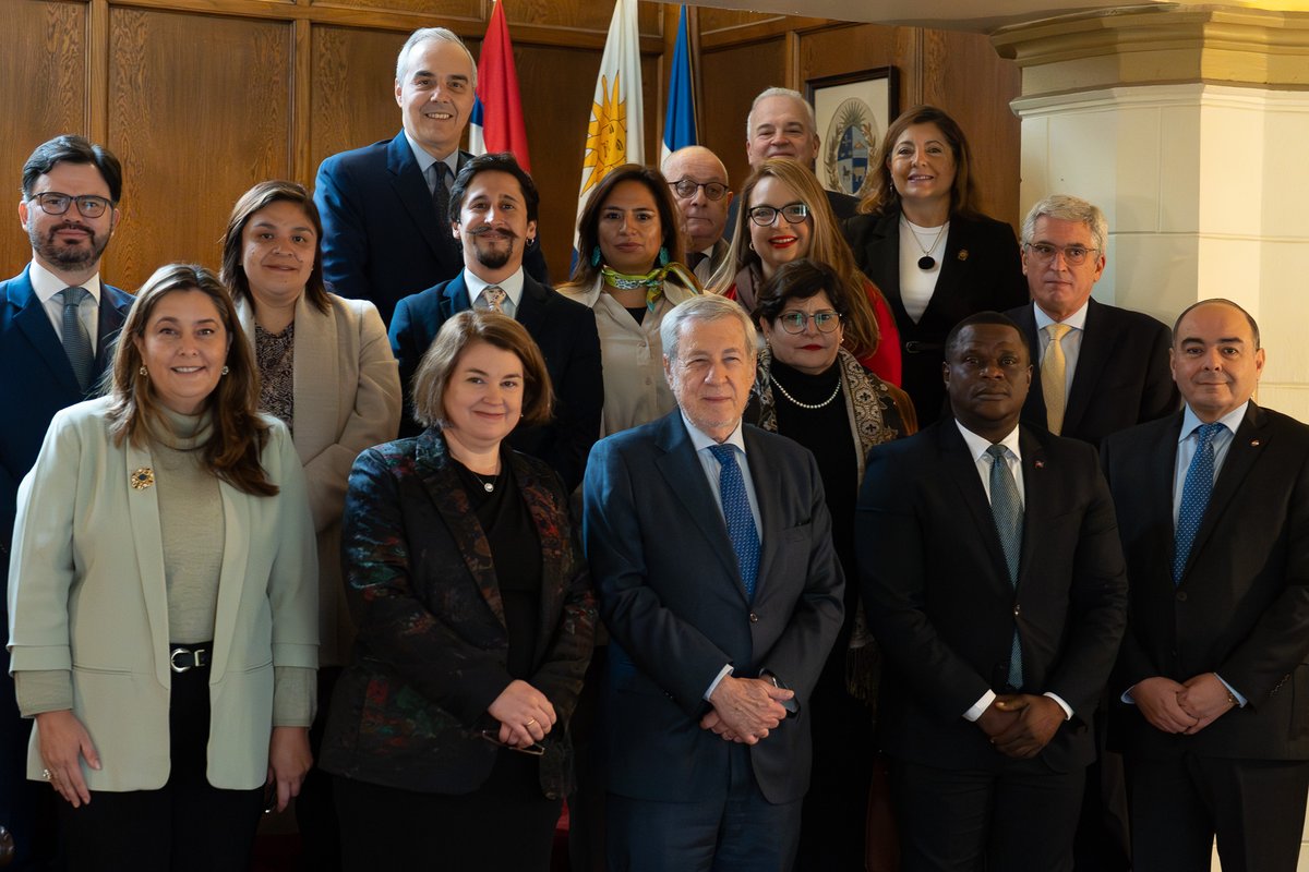 Canciller se reunió con embajadoras y embajadores del GRULAC y destaca el potencial de cooperación e integración que tiene América Latina y el Caribe

Más detalles: ow.ly/4CcE50W3OZp