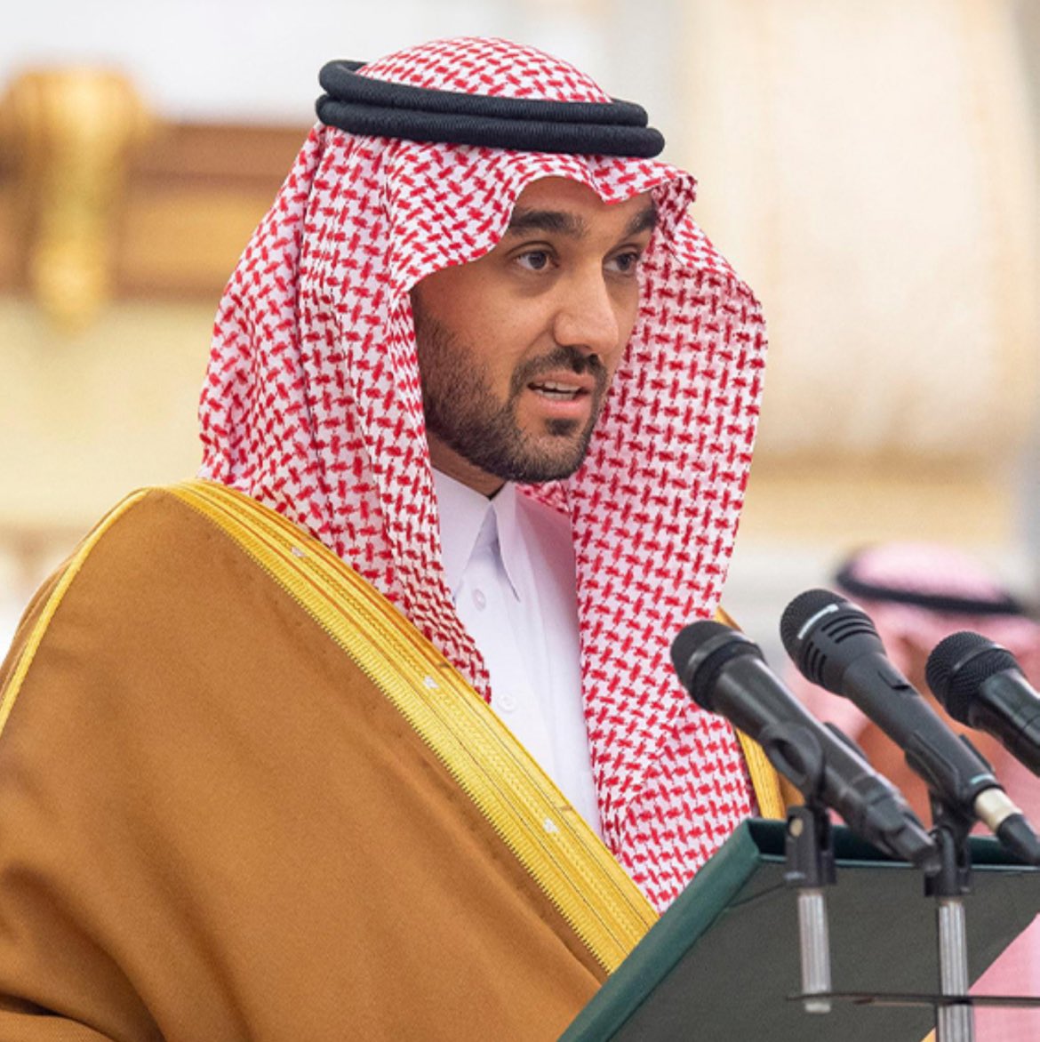 #وزير_الرياضة_صفقات_الهلال_من_يعطلها

 سمو الأمير  نثق في شخصك وعملك
 ونعلم أن جميع الأندية سواسيه في نظرك وتبحث عن تطور الرياضة بأكملها ولا تُقتصر على كرة القدم ..

 وسبق وصرحت في بود كاست أنك طلبت ملف نادي الأتحاد أثناء مشاركته في كأس العالم للأندية التي أقُيمت في جدة ، 
 وهذا