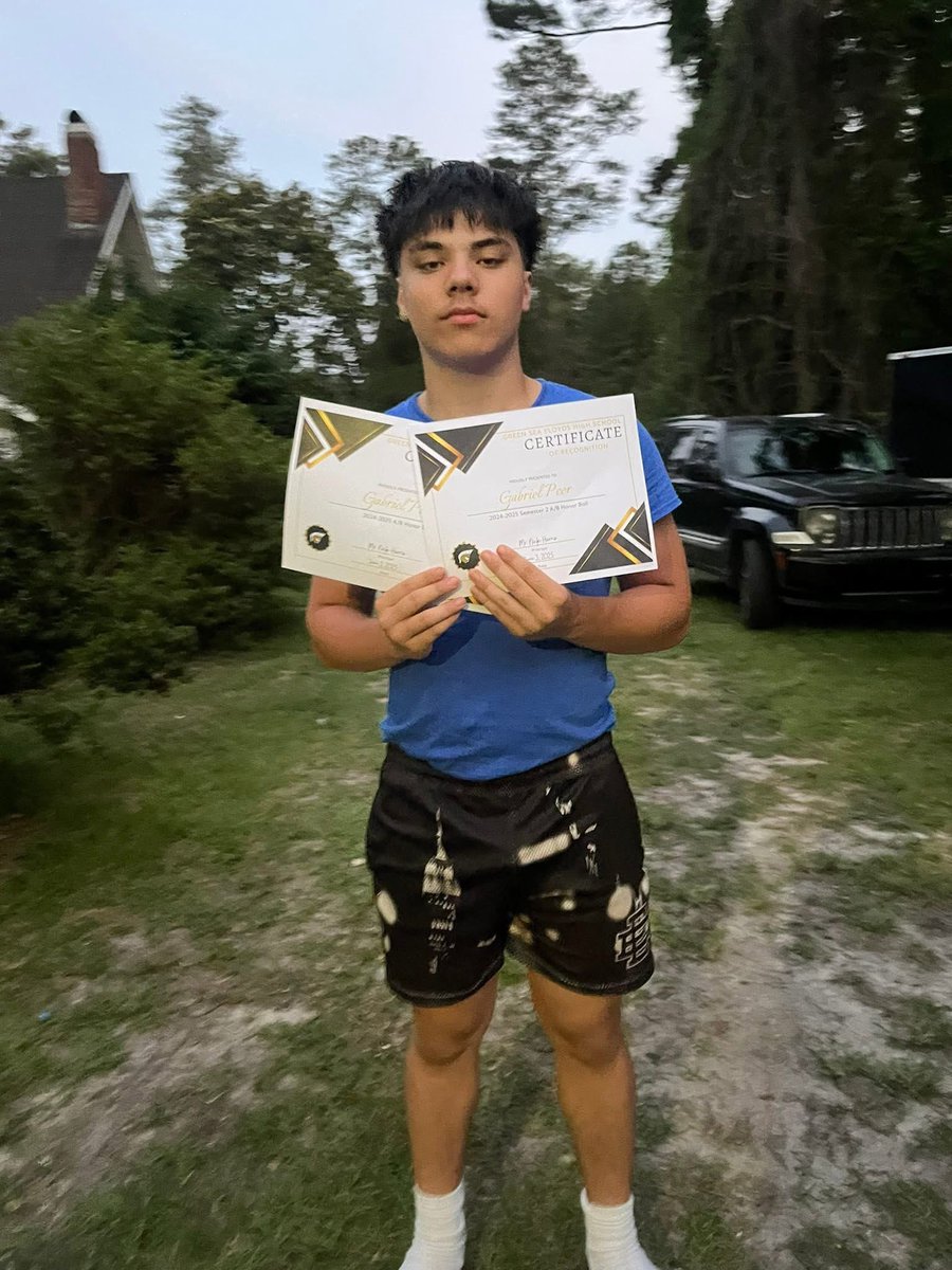 Gpeer317's tweet image. A/B honor roll for my whole freshman year 🙏💪 thank lord for guiding me thru my first year of high school. 4.25 Gpa #studentfirstathletesecond #studentathlete