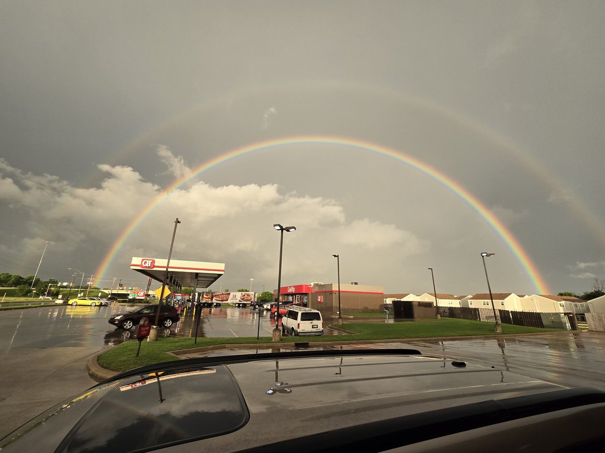 FirstAlarmSTL's tweet photo. @ryanhallyall beautiful double rainbow over tulsa right now! East tulsa near hwy 169 and 31st! https://t.co/BYujnyIyDX