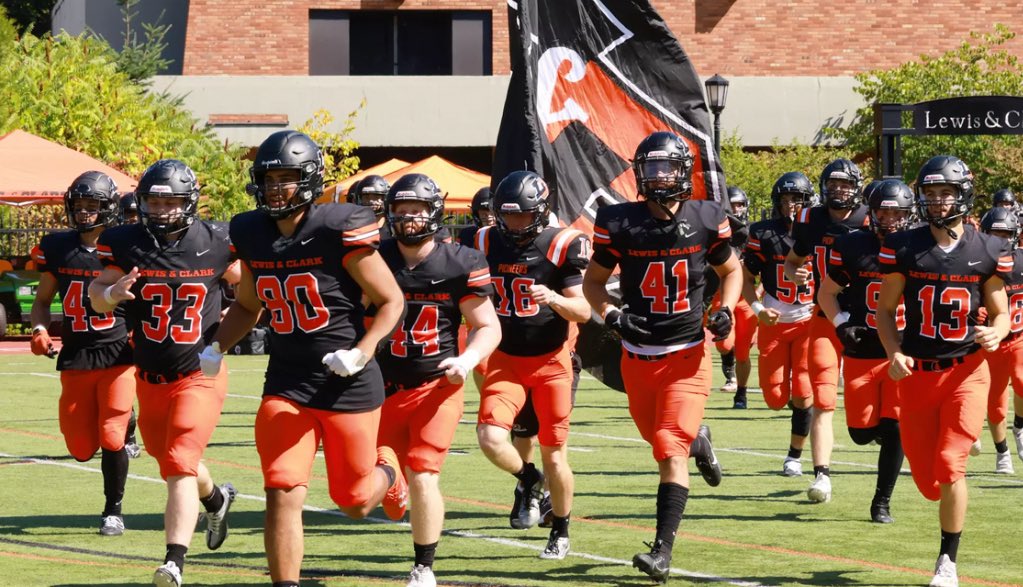 Truly blessed to be able to announce that I have received my first collegiate offer to Lewis &amp; Clark College!
<a href="/ClovisEastFB/">Clovis East Football</a> <a href="/KavikaB05/">Kavika Baumgartner</a> <a href="/CoachCap01/">John Capriola</a> <a href="/coachbelliott/">Brett Elliott</a> <a href="/Coach_DanFields/">Coach Daniel Fields</a> <a href="/lewisclarkfb/">Lewis & Clark Football</a>