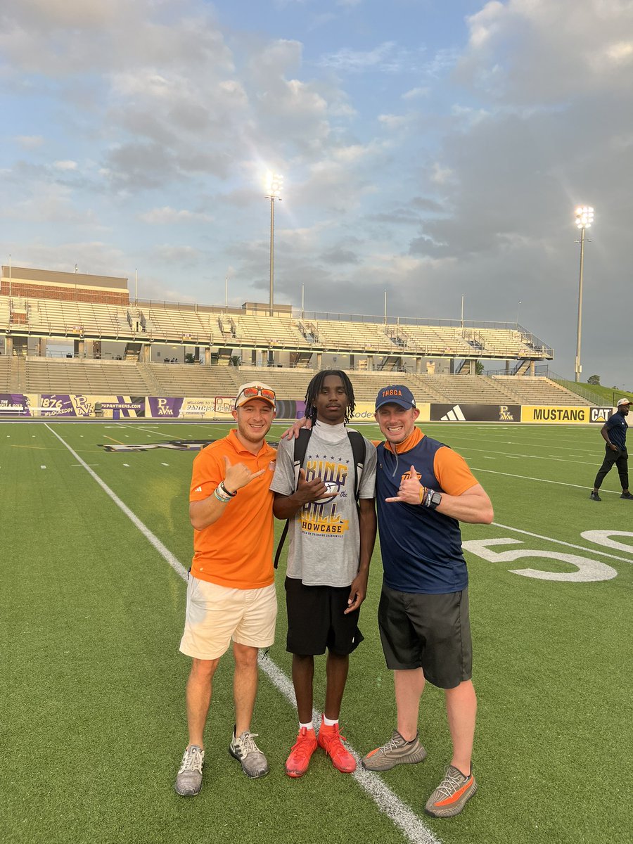 Bailen George (@bailengeorge1) on Twitter photo #AGTG After a great conversation with <a href="/CoachPappalardo/">Joe Pappalardo</a> I am blessed to receive my Second D1 offer from <a href="/UTEPFB/">UTEP Football</a> <a href="/Coach_LaFavers/">Rick LaFavers</a> <a href="/jackson_dip/">Jackson DiPasquale</a> <a href="/TFloss32/">Todd Glawson</a> <a href="/samspiegs/">Sam Spiegelman</a> <a href="/TomLuginbill/">Tom Luginbill 🇺🇸 🏈</a> <a href="/CoachKScholz/">Kevin Scholz</a> #AGTG After a great conversation with <a href="/CoachPappalardo/">Joe Pappalardo</a> I am blessed to receive my Second D1 offer from <a href="/UTEPFB/">UTEP Football</a> <a href="/Coach_LaFavers/">Rick LaFavers</a> <a href="/jackson_dip/">Jackson DiPasquale</a> <a href="/TFloss32/">Todd Glawson</a> <a href="/samspiegs/">Sam Spiegelman</a> <a href="/TomLuginbill/">Tom Luginbill 🇺🇸 🏈</a> <a href="/CoachKScholz/">Kevin Scholz</a>