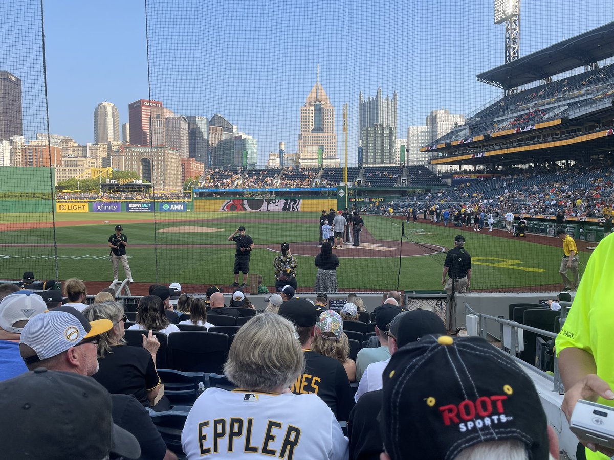 Andy11924340's tweet photo. @Chandler_Rome We were 11 rows behind Home plate for tonight’s game. https://t.co/IHhDNjmT69