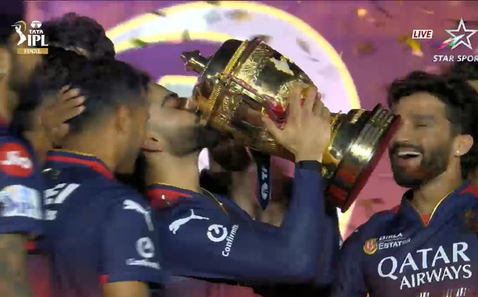 Flickofthcwrist's tweet photo. Finally virat kohli and rcb won ipl. https://t.co/AuefNq6bEI