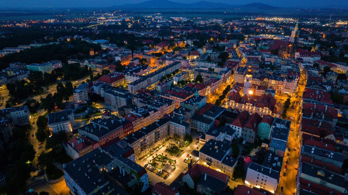 Beata Moskal-Słaniewska (@beata__ms) on Twitter photo Świdnica nocą. Nasze piękne miasto...
<a href="/PrzystanekD/">Przystanek Dolny Śląsk 💛🖤</a> <a href="/zycjac/">Jacek Zych</a> <a href="/mojaswidnica/">Moja Świdnica</a> <a href="/SwidnicaUM/">Świdnica</a> Świdnica nocą. Nasze piękne miasto...
<a href="/PrzystanekD/">Przystanek Dolny Śląsk 💛🖤</a> <a href="/zycjac/">Jacek Zych</a> <a href="/mojaswidnica/">Moja Świdnica</a> <a href="/SwidnicaUM/">Świdnica</a>