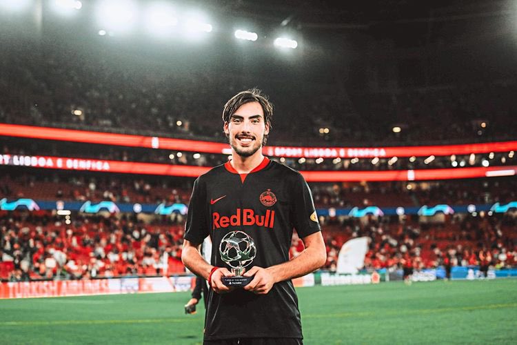 Dieser Motherfucker spielt nächste Saison beim KSC ich glaub Platz 1 ist reserviert