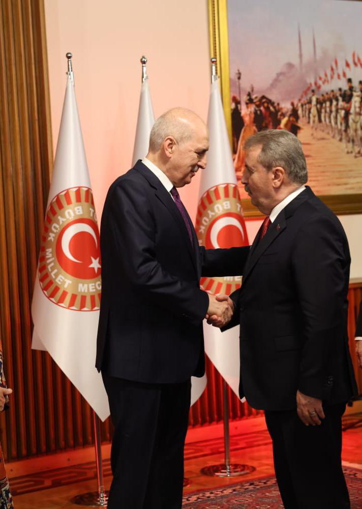 Yeniden Türkiye Büyük Millet Meclisi Başkanlığı’na seçilen Sayın Numan Kurtulmuş’u tebrik ediyorum.

Devlet, siyaset tecrübesi, birikimi ve duruşuyla Gazi Meclisimizin vakarına yakışan bir şekilde bu görevi sürdüreceğine yürekten inanıyorum. 
Kendisine hayırlı olsun dileklerimi