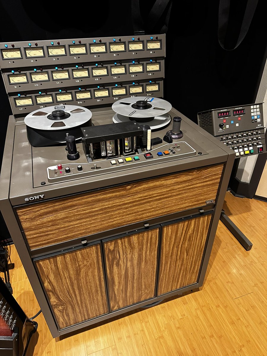 studio94us's tweet photo. #tape #recordingstudio https://t.co/X1dcJ2rEIQ