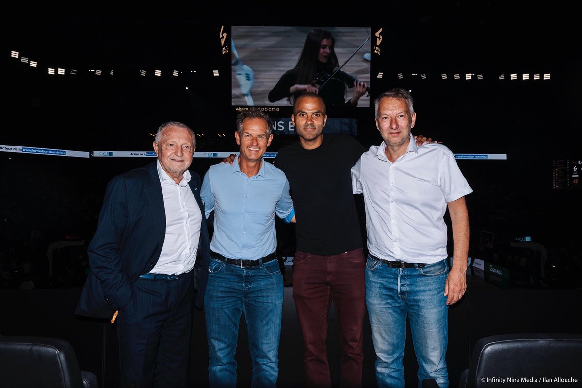 Du beau monde ce soir à la LDLC Arena pour ce premier match de demi-finale des Playoffs.
<a href="/JM_Aulas/">Jean-Michel AULAS</a> , <a href="/edgar_grospiron/">Edgar Grospiron</a> , <a href="/tonyparker/">Tony Parker</a>, <a href="/brunobernard_fr/">Bruno Bernard</a> , tous réunis pour soutenir <a href="/LDLCASVEL/">LDLC ASVEL</a> 🏀

📸 Infinity Nine Media / Ilan Allouche