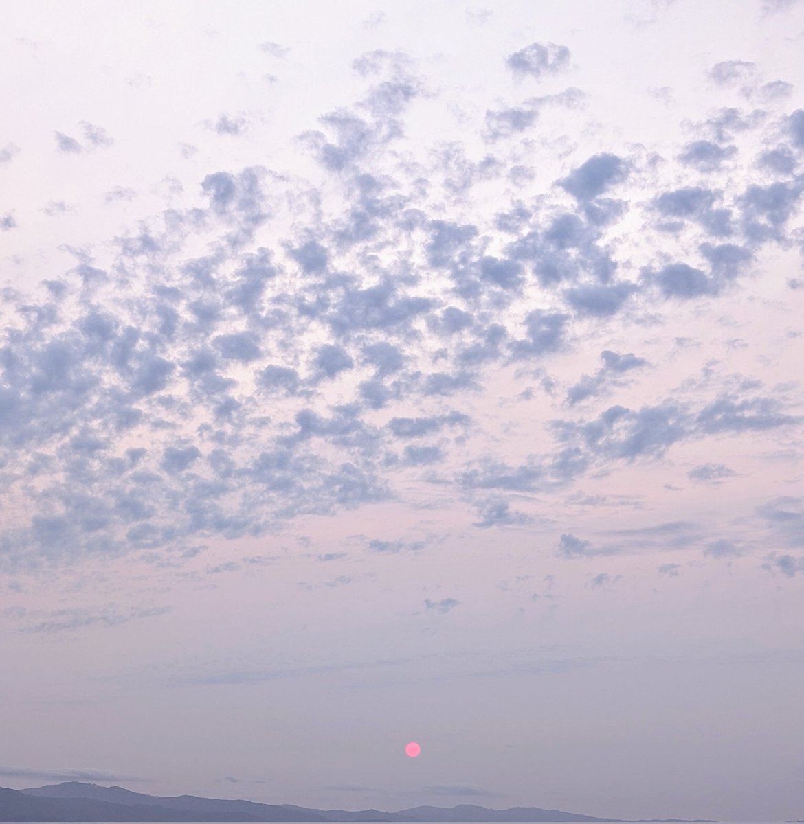 #GibraltarSky 
#Pink!
Amazing sky this evening <a href="/MeteoGib/">MeteoGib</a>