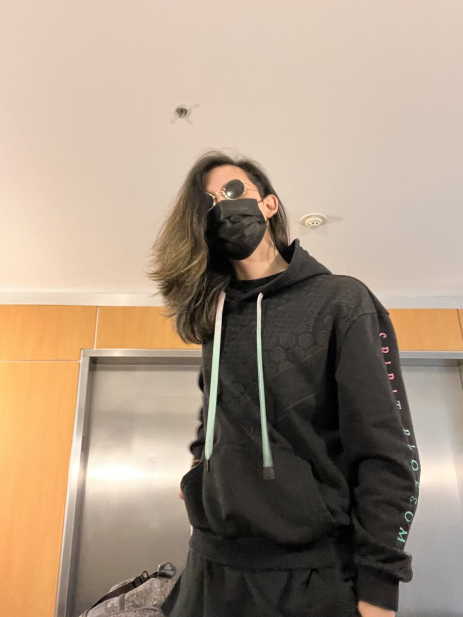AudiosuVT's tweet photo. IMMERSION BREAK! 

3 years ago I was diagnosed with alopecia. It was devastating cause my hair has oddly been a major part of my identity growing up. So I grew it out! 

Fresh summer, fresh start, fresh me! See you soon https://t.co/gFLSWIwsoA