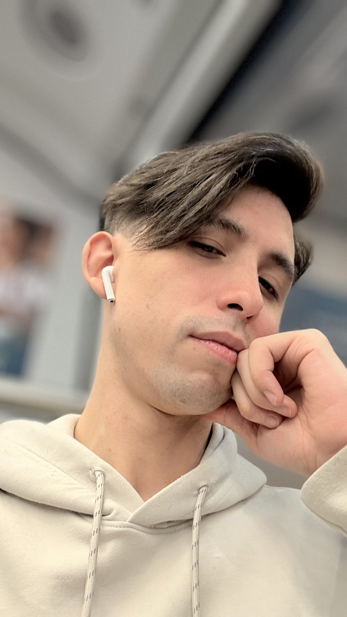 IMMERSION BREAK! 

3 years ago I was diagnosed with alopecia. It was devastating cause my hair has oddly been a major part of my identity growing up. So I grew it out! 

Fresh summer, fresh start, fresh me! See you soon