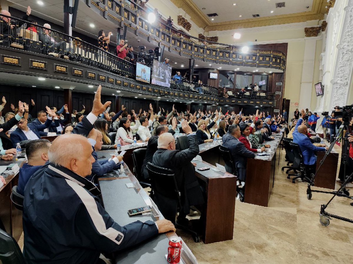 #03Jun || Queda aprobado el Informe presentado de la Comisión Permanente de Política 
Exterior, Soberanía e Integración, mediante el cual se autorizó la
aceptación de la Condecoración "Medalla del Lado Correcto de la Historia" a los ciudadanos antes mencionados