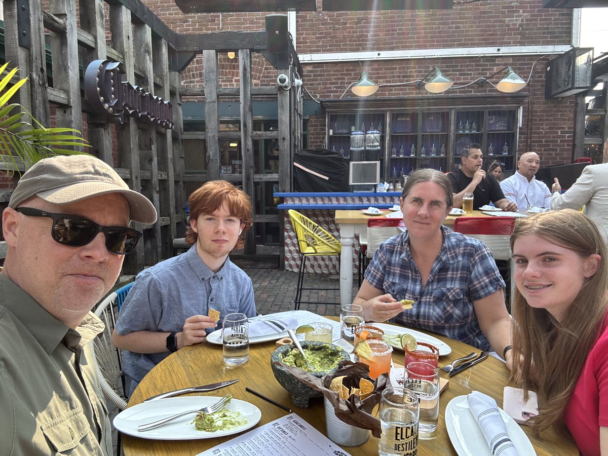 cfetter's tweet image. Back in downtown Toronto, family decided to try El Catrin after I told them about it, heading to Clue Live On Stage afterwards.
