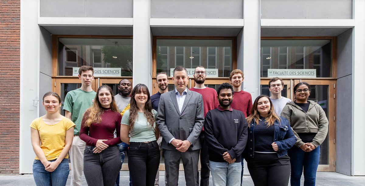 New group picture in front of the science building of the University of Namur (<a href="/UNamur/">UNamur</a>). Outstanding chemists from around the world: 🇫🇷🇧🇪🇨🇲🇹🇳🇮🇳🇵🇹.
Website: unamur.be/en/en/sciences….
Linkedin: linkedin.com/company/unamur…. #Chemistry 🇪🇺