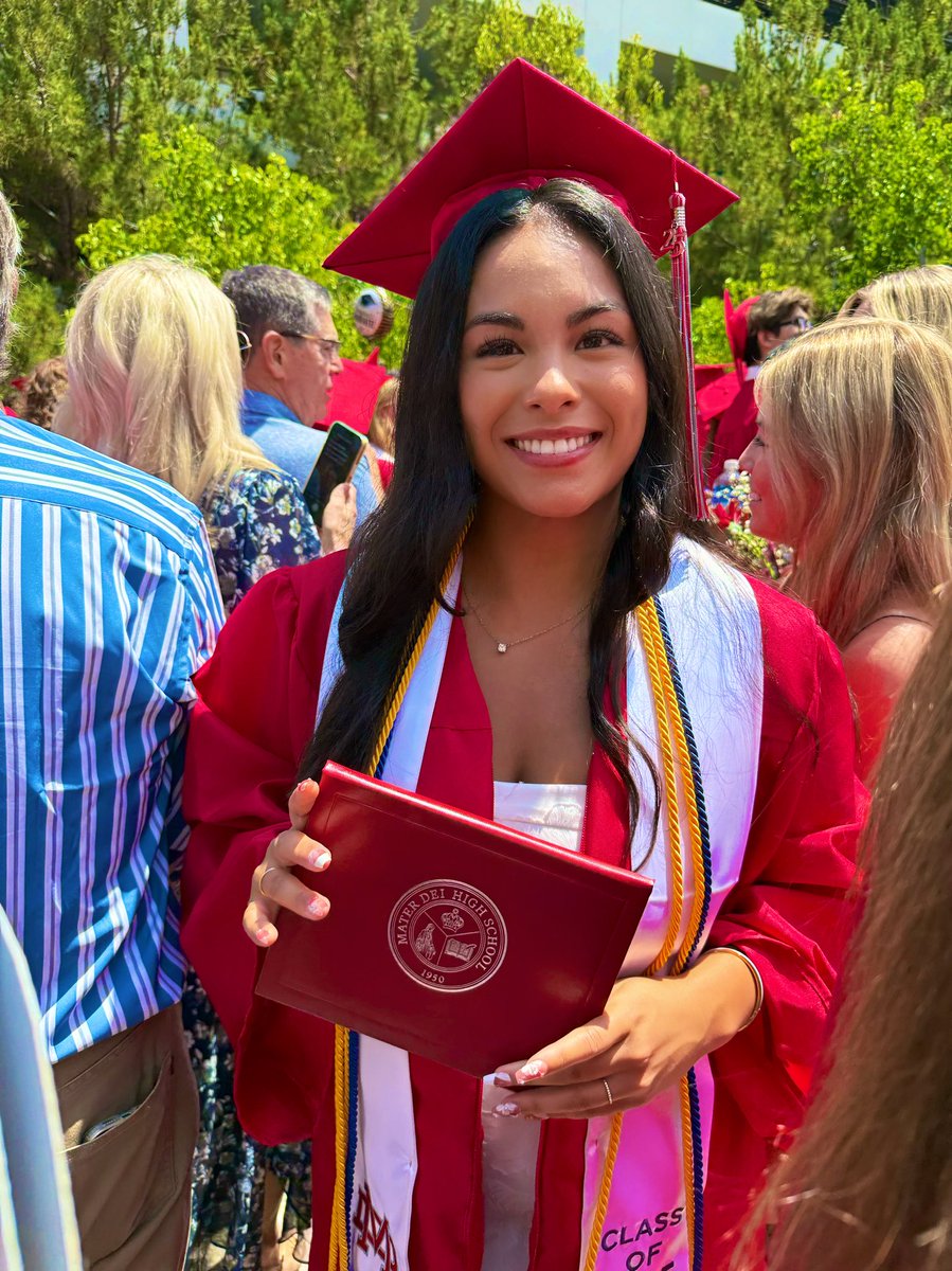 IsabellaRuby25's tweet image. Became a Mater Dei Alumni! Once a Monarch, Always a Monarch 🦁
#HonorGloryLove #Classof2025