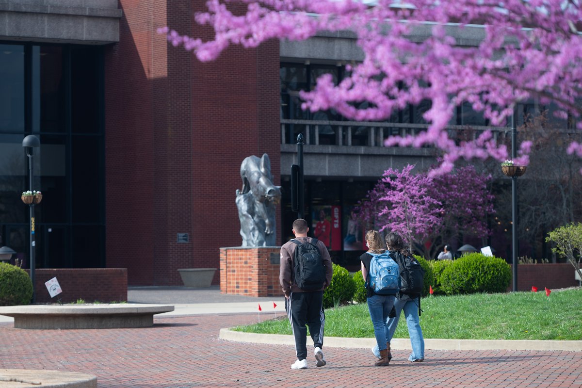 We’re proud to recognize the students who earned a place on the Spring 2025 Dean’s List. Congratulations, Cougars — this achievement is well deserved!
 
View the full list of honorees here: bit.ly/4jw3Cpi
 
#SIUE #SIUEdwardsville