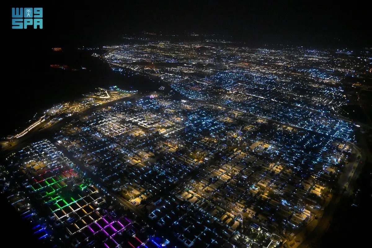 المشاعر المقدسة تنبض بالنور استعدادًا لأطهر رحلة في العمر.

-