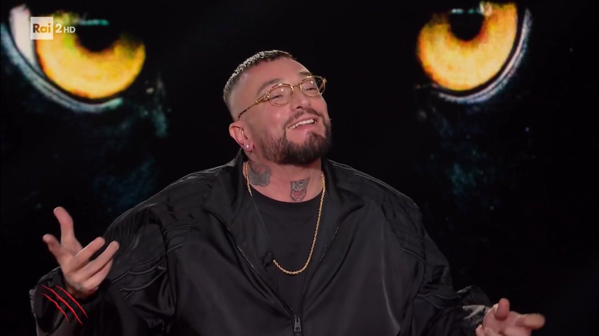 adoroivipponi's tweet image. - ma era davvero involontaria come cosa?
- ma secondo lei
- beh ha dato fuoco ad un hotel…
- ma perché era di bassa qualità

QUESTO SCAMBIO SURREALE☠️✈️ #Belve