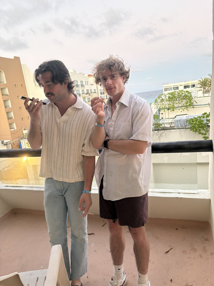 aaronsquealer's tweet image. went on vacation hated it