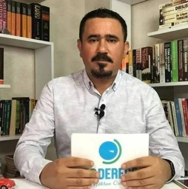 Gökhan Özbek, geçirdiği kalp krizi sonucu 41 yaşında hayatını kaybetti.