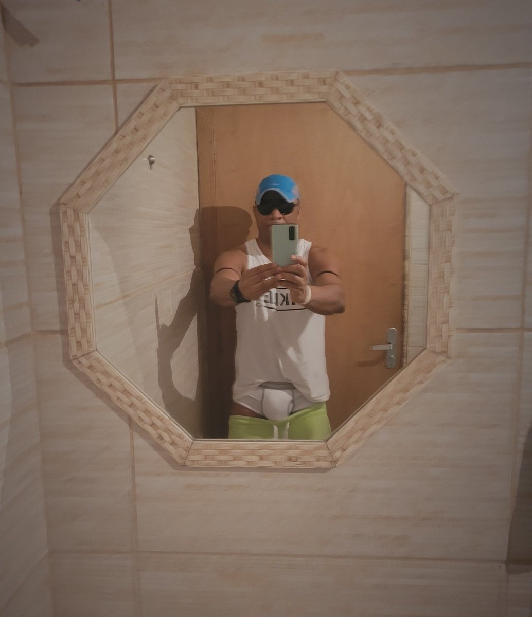 RickyRcs's tweet image. Para todas as pessoas que sigo nas minhas redes sociais: vocês ganharam na loteria, o que tem de mulheres bonitas do mundo inteiro “querendo que eu as siga” vocês não têm noção! Uma pena que não consigo adicionar todo mundo e mais ninguém, por enquanto!  :0  :) 😂🤣