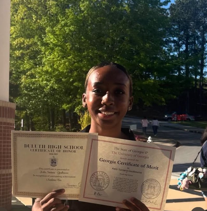 KelisJustice's tweet photo. Never failed to show the meaning of a student-athlete. Grateful to be recognized being in the top 10% of my class holding a 4.2 GPA receiving Georgia Certificate of Merit. Then awarded an Academic Bar for holding a 90% and above average throughout High school! #ecnlgirls #ecnlr https://t.co/AuXojhOkPR