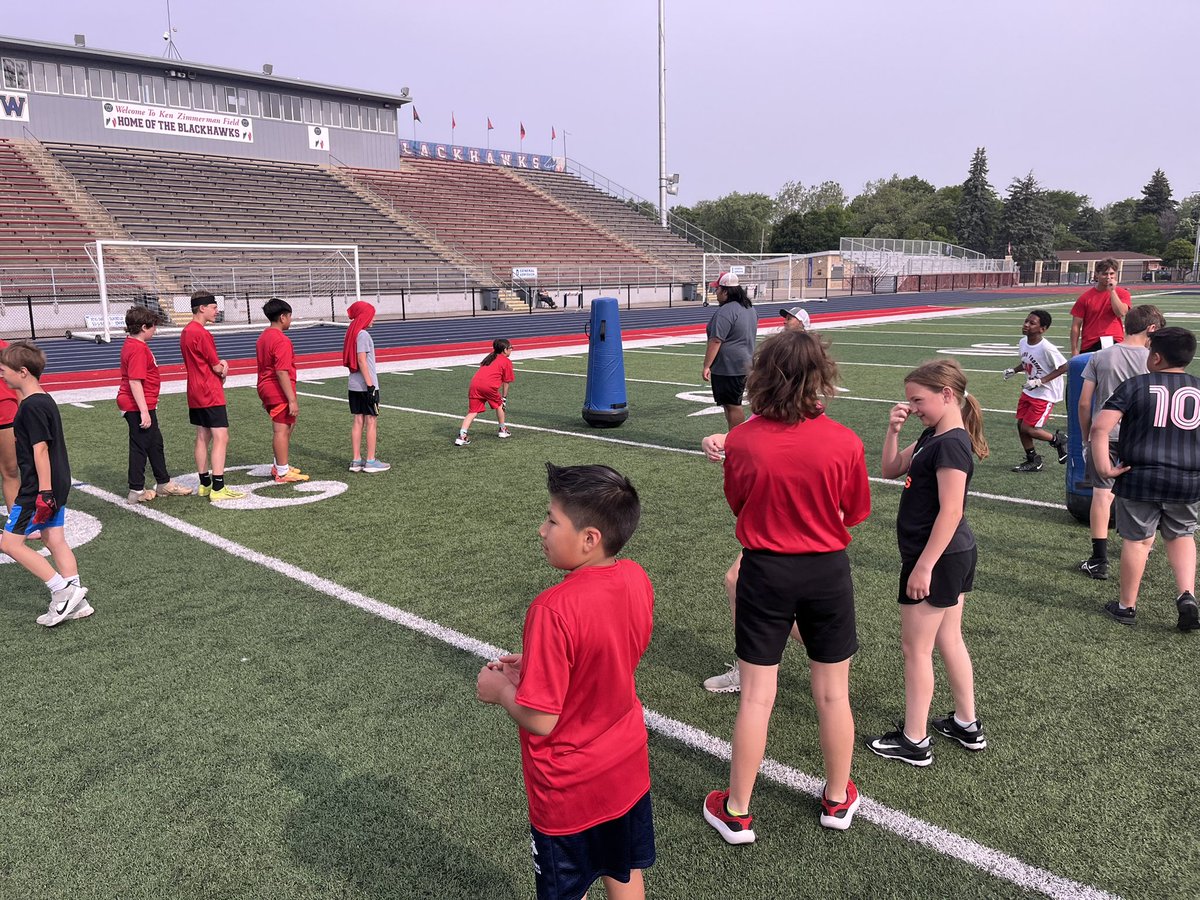 WABlackhawkFB's tweet photo. 6th-8th grade day 2! #FutureBlackhawks #PTW https://t.co/rfDm6uSgjn