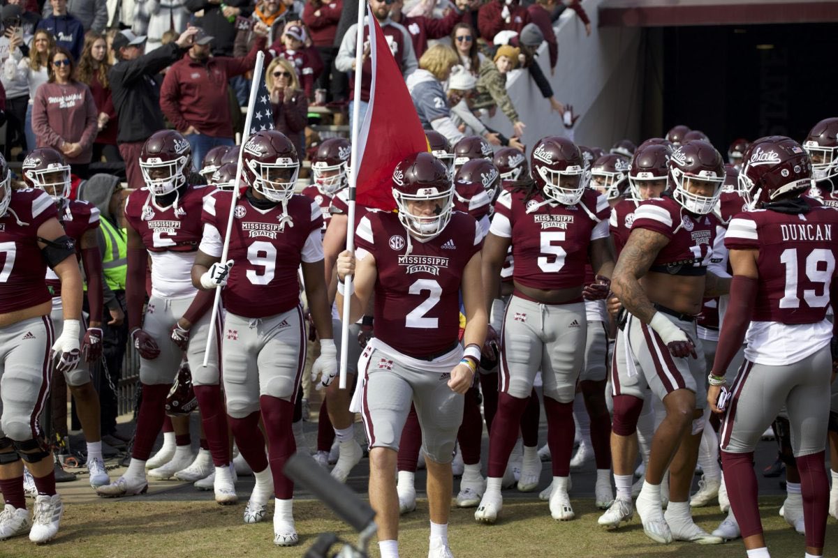 DeionJackson08's tweet image. Blessed to be offered by Mississippi State⚪️🔴!!!
#agtg✝️🙏🏾
@JonSantucci @TheUCReport @Rivals @247Sports @FCRecruits @najitobias @Dwight_XOS @DemetricDWarren @On3sports @espn @TCPalm @ChadSimmons_ @CraigHaubert @TomLoy247